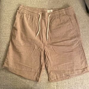 H&M men’s cotton/linen blend shorts in dark tan